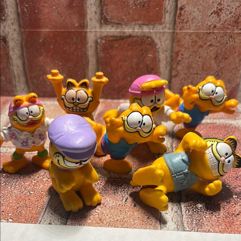 7 Vintage Garfield Kids Toy Figurines